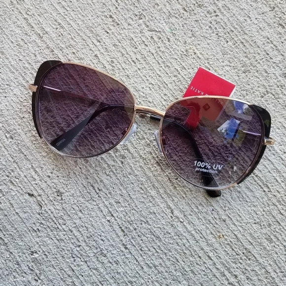 Black and gold Sunglasses NWT - Picture 1 of 2